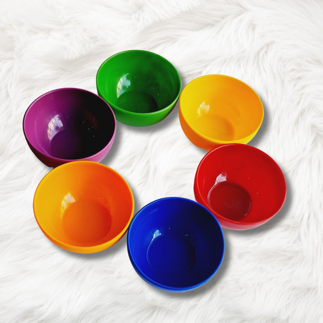 Colorful sorting cups for toddlers to practice color recognition and sorting activities. Coloured cups for kids
